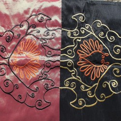 Chemin de table brodé marron 