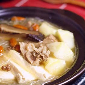 SOUPE D’AGNEAU AU GOJI ET CHAMPIGNONS