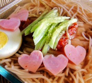 SALADE DE NOUILLE AIGRE DOUCE CORÉENNE