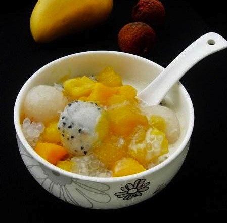 LAIT DE COCO AU LITCHIS, MANGUES ET BILLES DE TAPIOCA