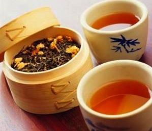 BAIN DE THÉ OOLONG POUR ÉLIMINER LES OEDÈMES