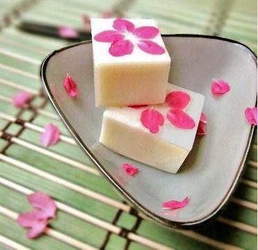 FLAN DE COCO AUX FLEURS DE PÊCHER