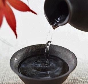 MASQUE DE SAKÉ POUR RESSERRER LES PORES