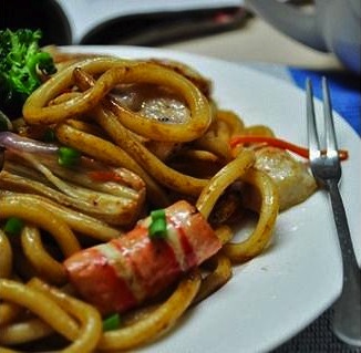 UDONS SAUTÉS AUX FRUITS DE MER