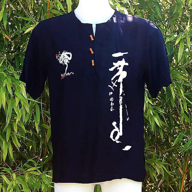 Tee-shirt avec boutons en bambou et motifs calligraphie chinoise